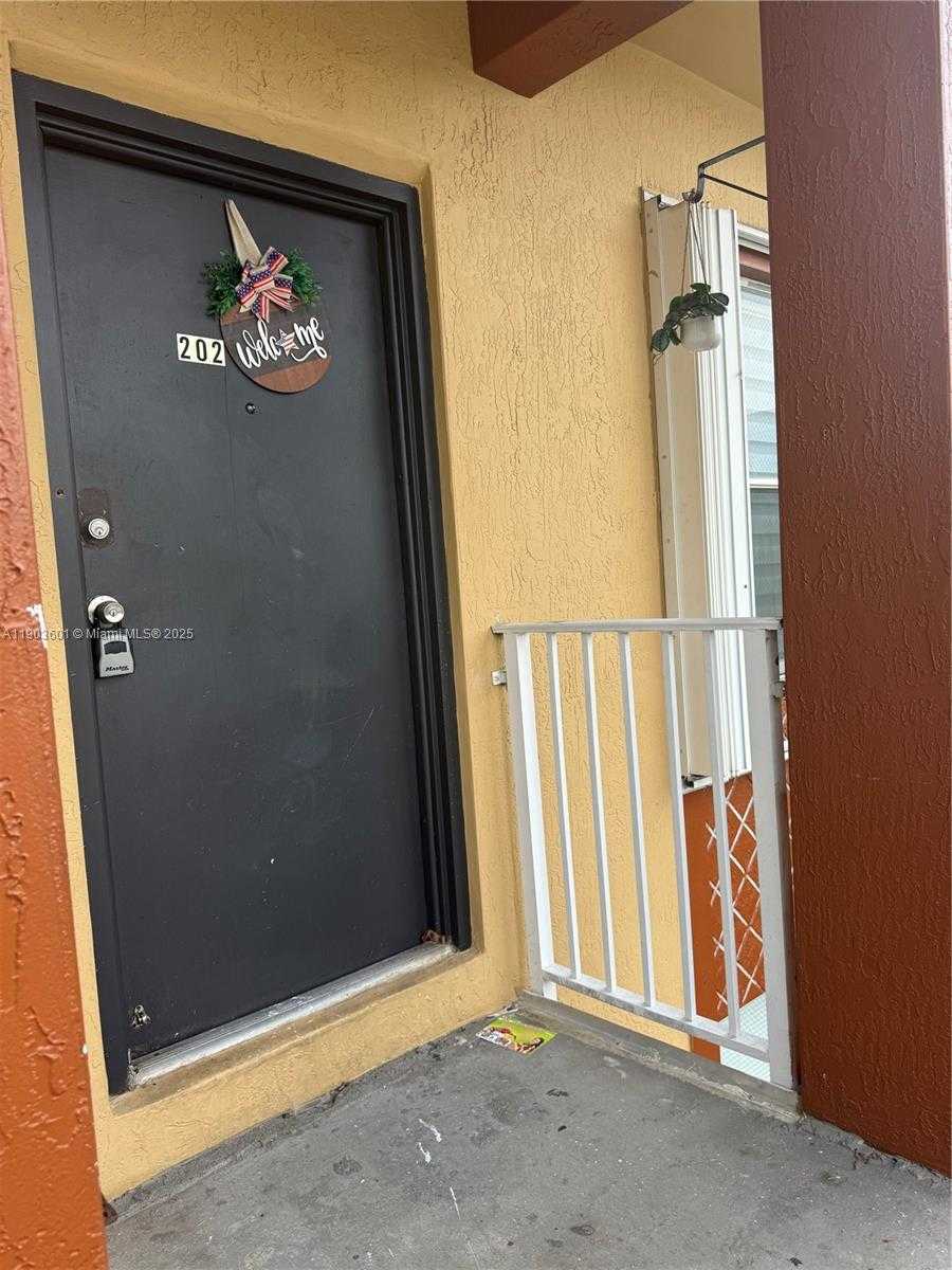 Small Image of 128 WEST 21ST ST #202, Hialeah Number 3