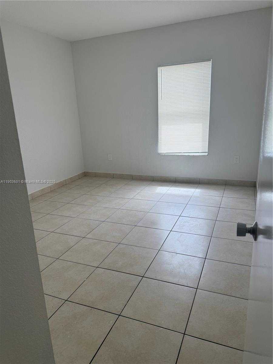 Small Image of 128 WEST 21ST ST #202, Hialeah Number 5