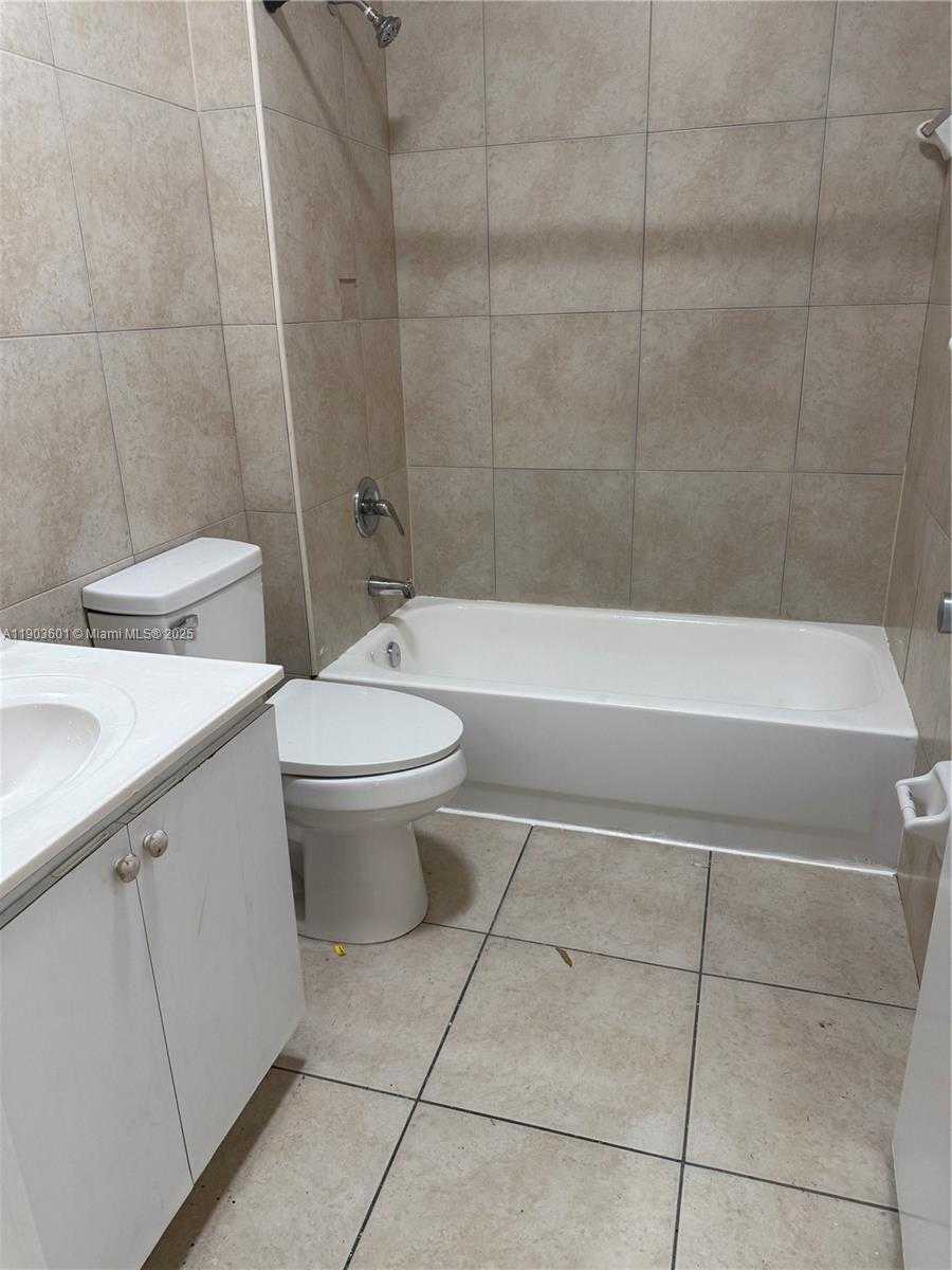 Small Image of 128 WEST 21ST ST #202, Hialeah Number 7