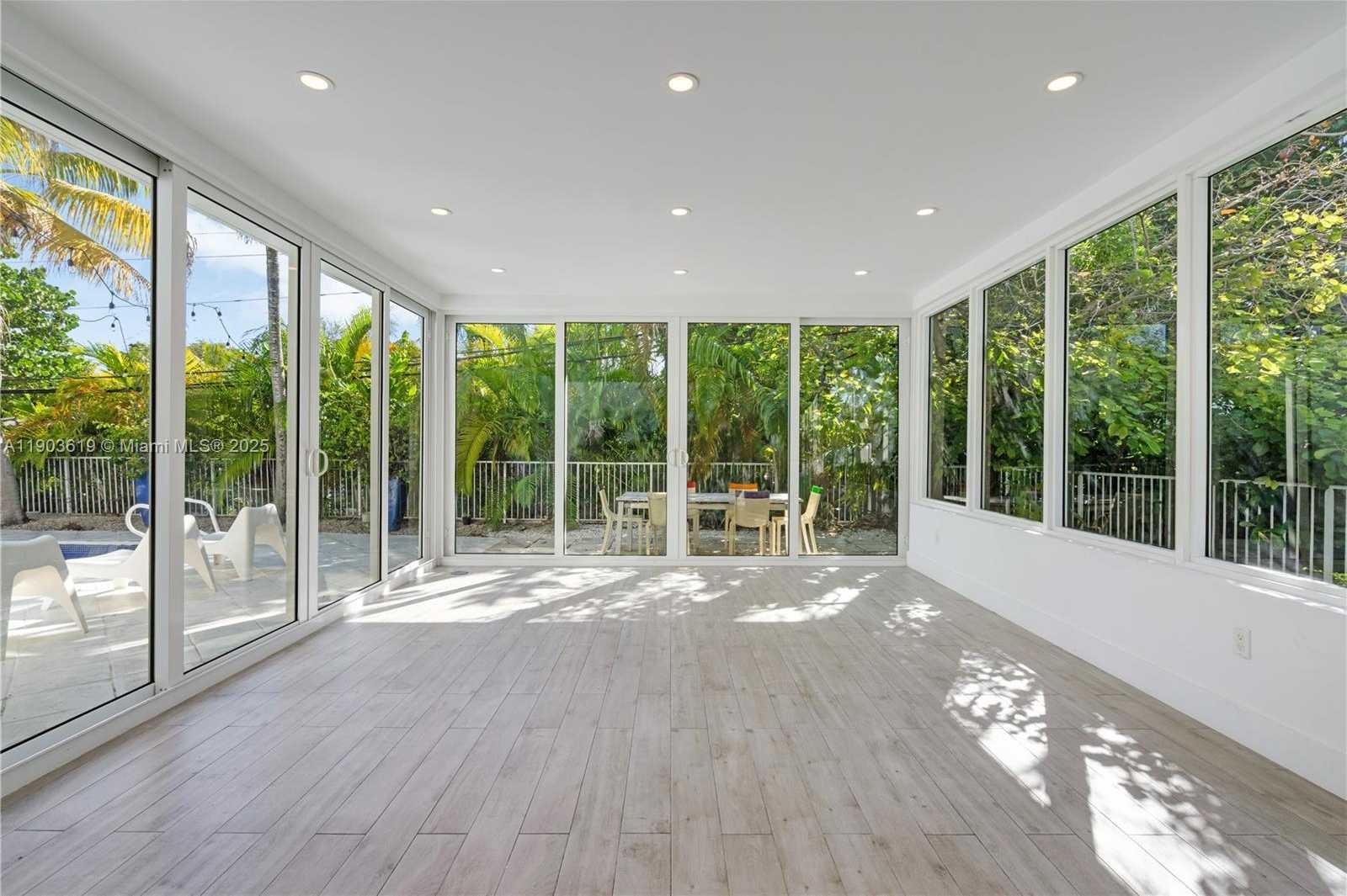 Small Image of 525 GLENRIDGE RD, Key Biscayne Number 25