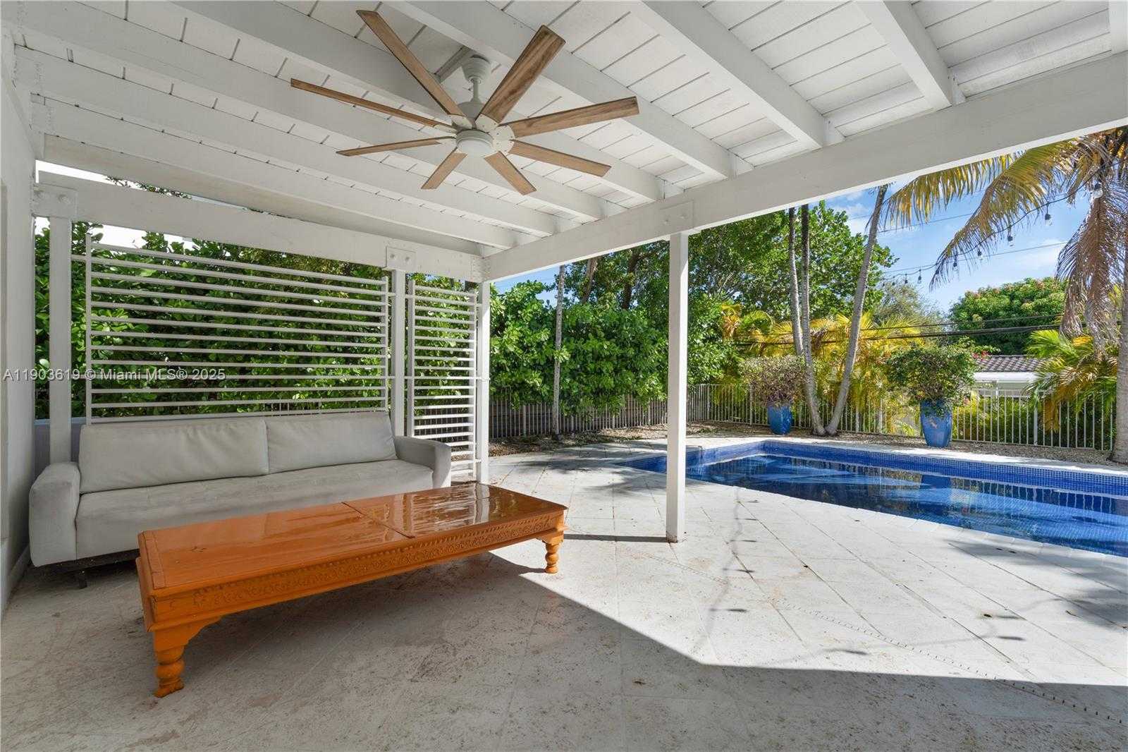 Small Image of 525 GLENRIDGE RD, Key Biscayne Number 33