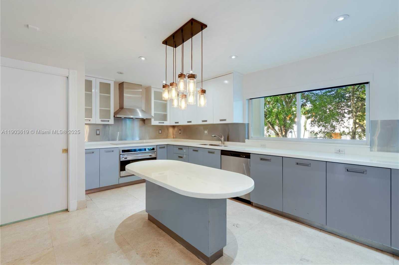 Small Image of 525 GLENRIDGE RD, Key Biscayne Number 9