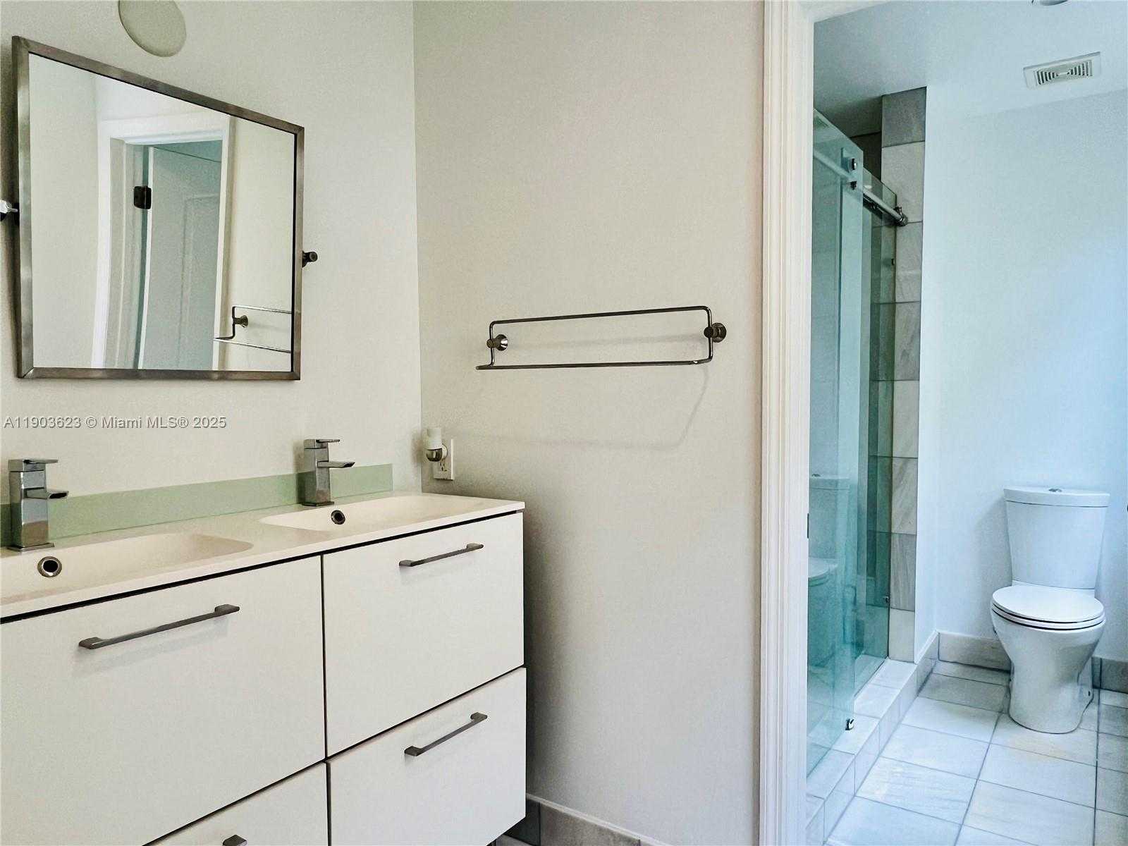 Small Image of 215 PHOENETIA AVE #1, Coral Gables Number 11