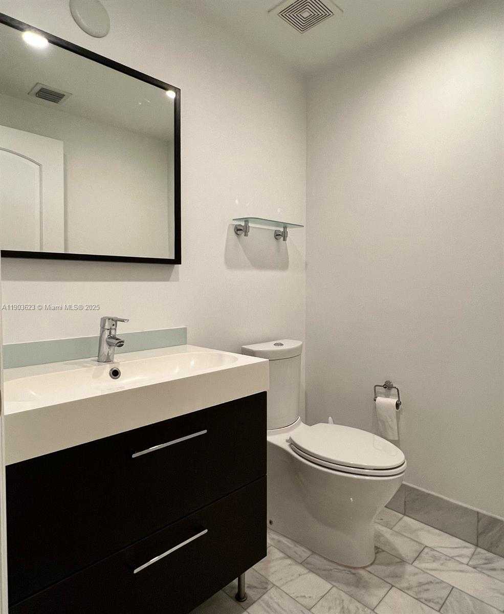 Small Image of 215 PHOENETIA AVE #1, Coral Gables Number 12