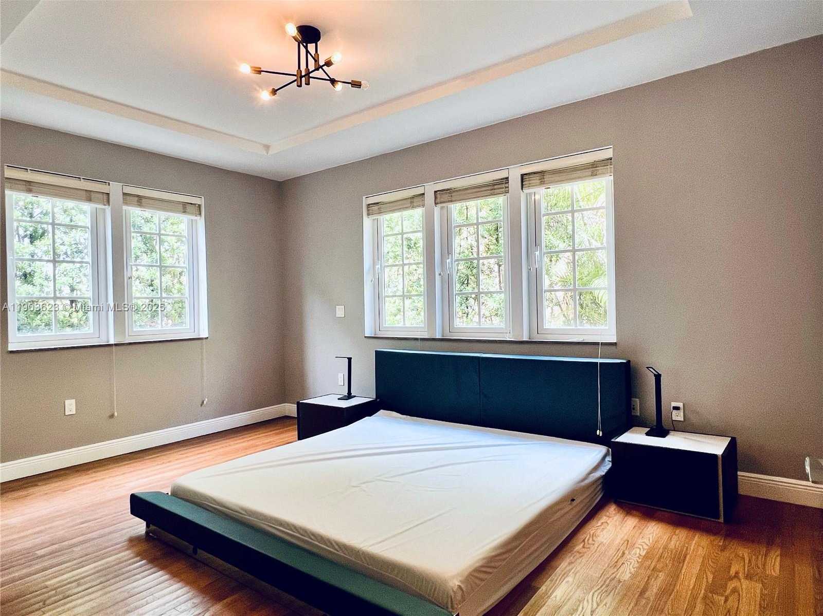 Small Image of 215 PHOENETIA AVE #1, Coral Gables Number 6