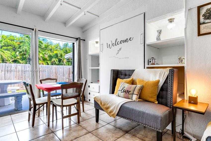 Small Image of Hollywood Number 11