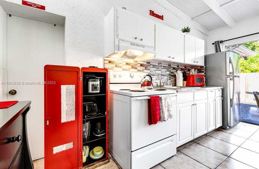 Small Image of Hollywood Number 2