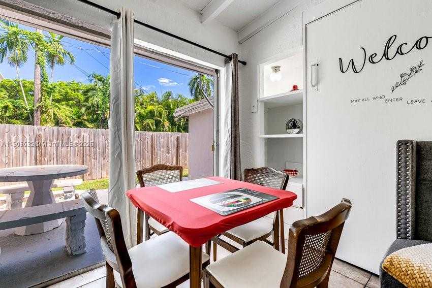 Small Image of Hollywood Number 6