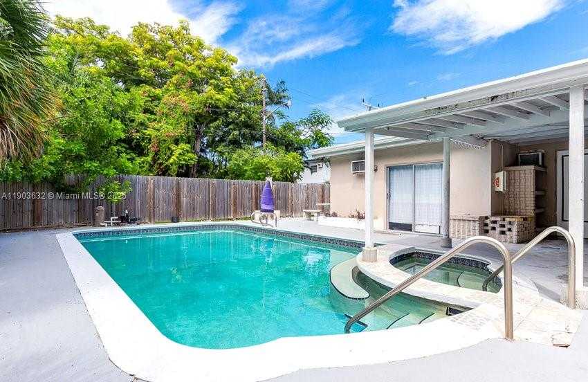 Small Image of Hollywood Number 8