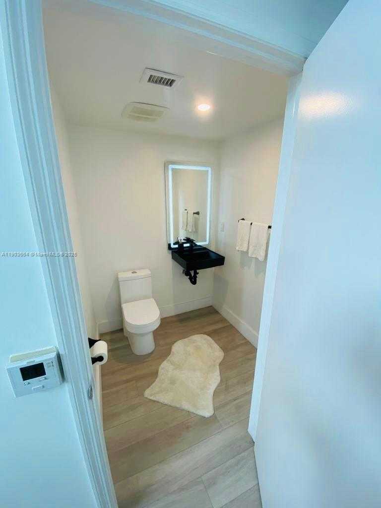 Small Image of 1528 BRICKELL AVE #103, Miami Number 10