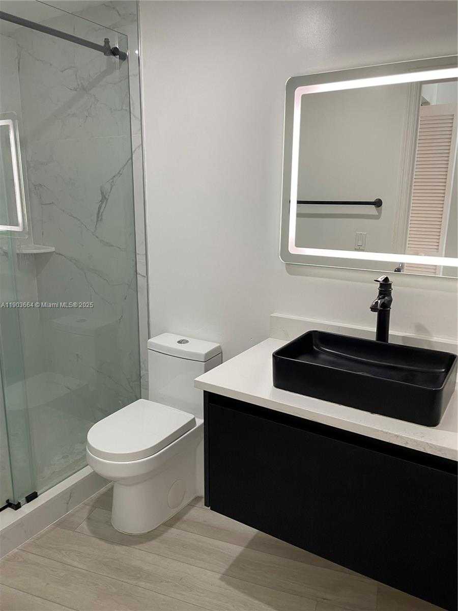 Small Image of 1528 BRICKELL AVE #103, Miami Number 12