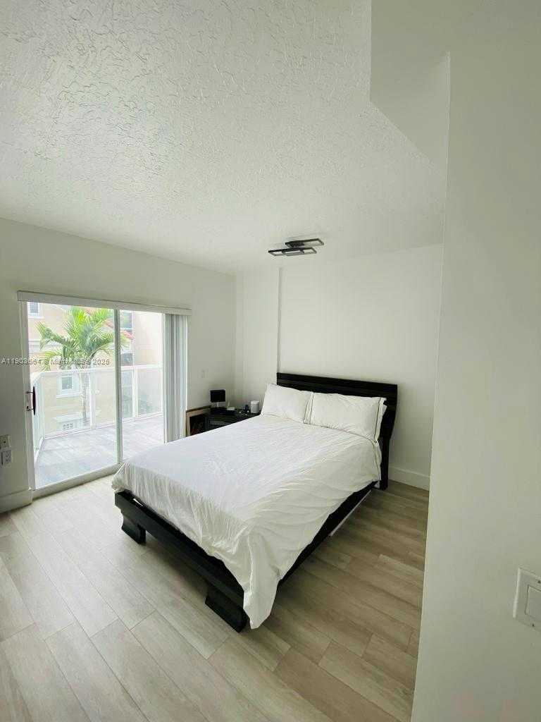 Small Image of 1528 BRICKELL AVE #103, Miami Number 14