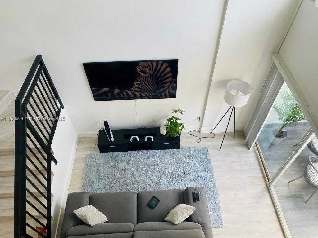 Small Image of 1528 BRICKELL AVE #103, Miami Number 2