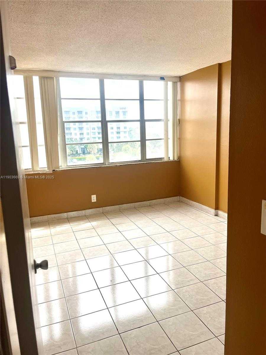 Small Image of 2025 NORTH EAST 164TH ST #508, North Miami Beach Number 3