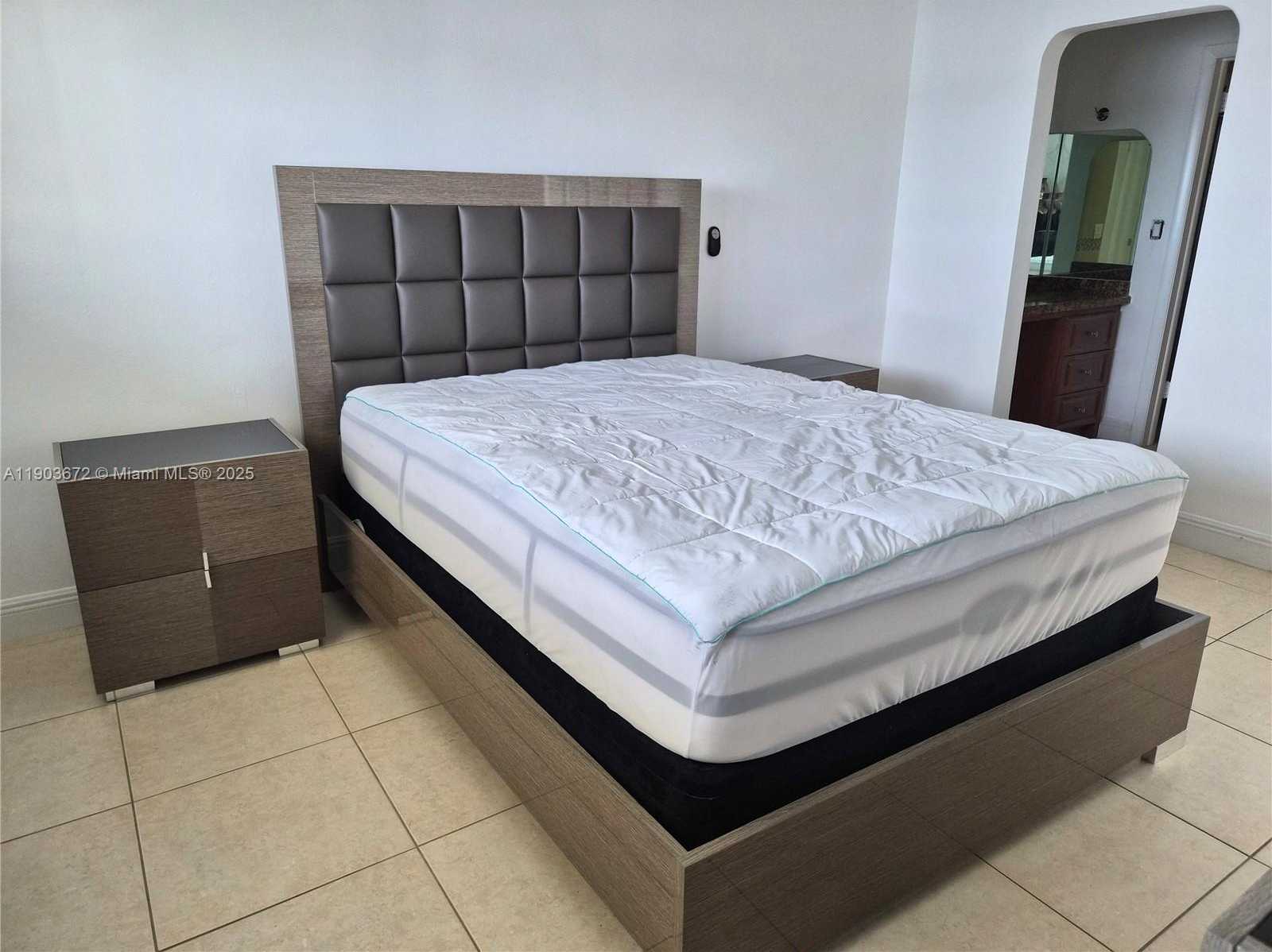 Small Image of 2910 POINT EAST DR #M610, Aventura Number 12