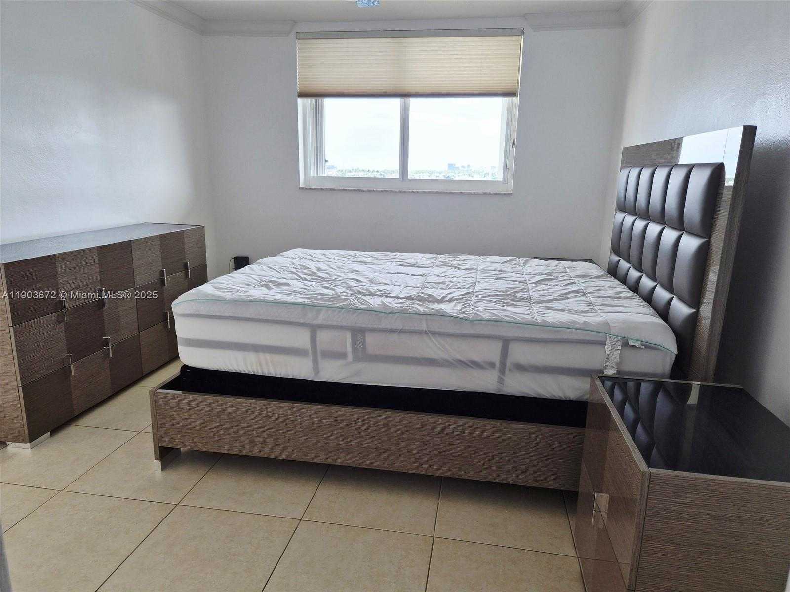 Small Image of 2910 POINT EAST DR #M610, Aventura Number 14