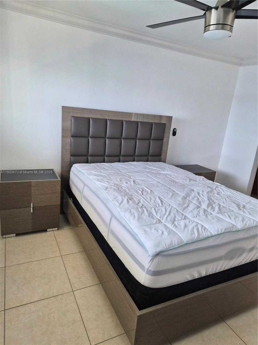 Small Image of 2910 POINT EAST DR #M610, Aventura Number 15