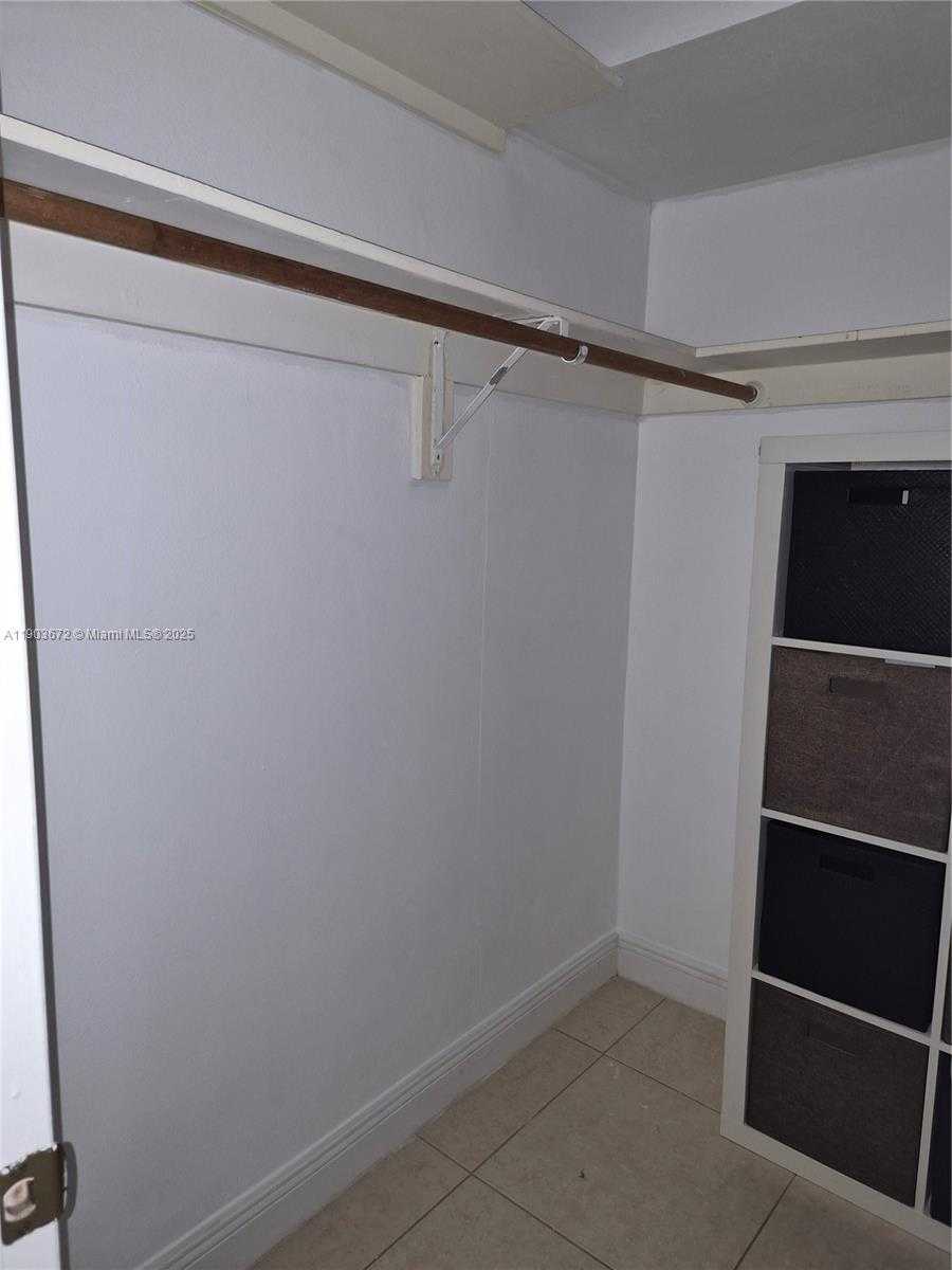 Small Image of 2910 POINT EAST DR #M610, Aventura Number 18