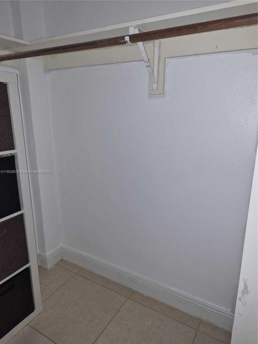 Small Image of 2910 POINT EAST DR #M610, Aventura Number 19