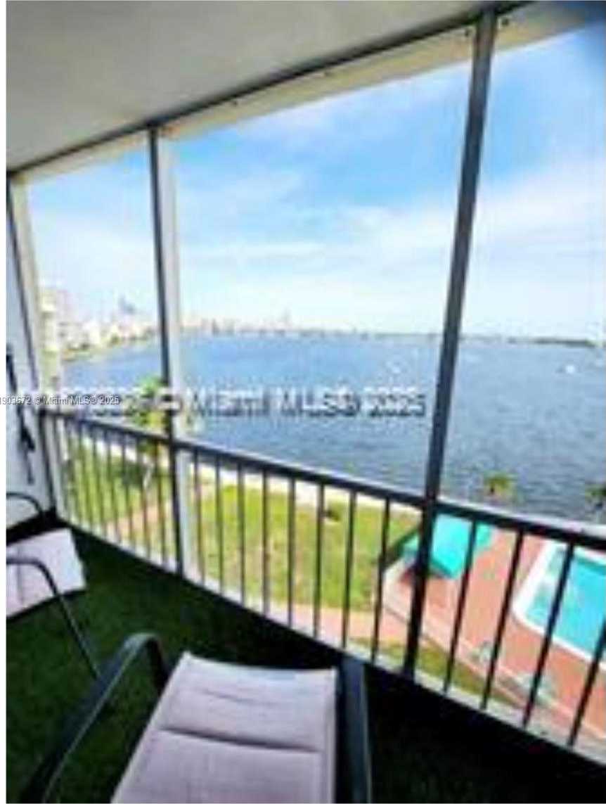 Small Image of 2910 POINT EAST DR #M610, Aventura Number 2