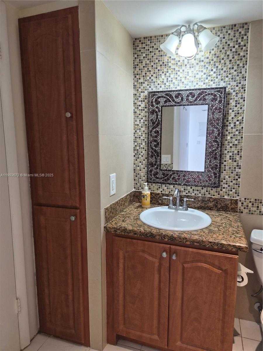 Small Image of 2910 POINT EAST DR #M610, Aventura Number 20