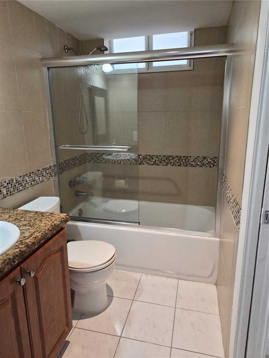 Small Image of 2910 POINT EAST DR #M610, Aventura Number 23