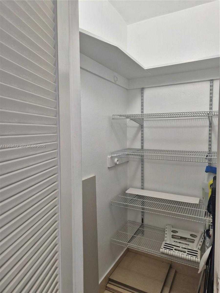 Small Image of 2910 POINT EAST DR #M610, Aventura Number 46