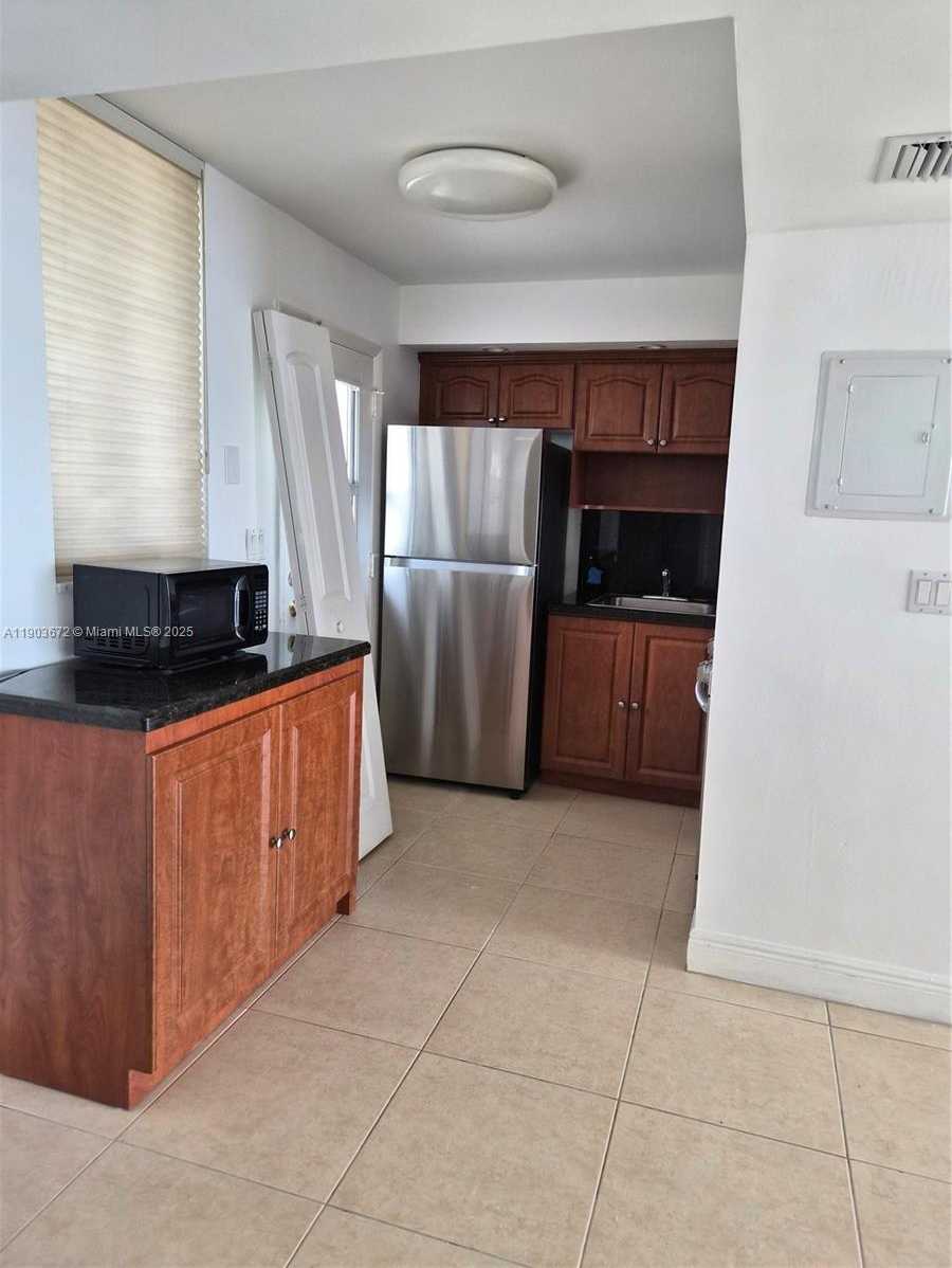 Small Image of 2910 POINT EAST DR #M610, Aventura Number 9