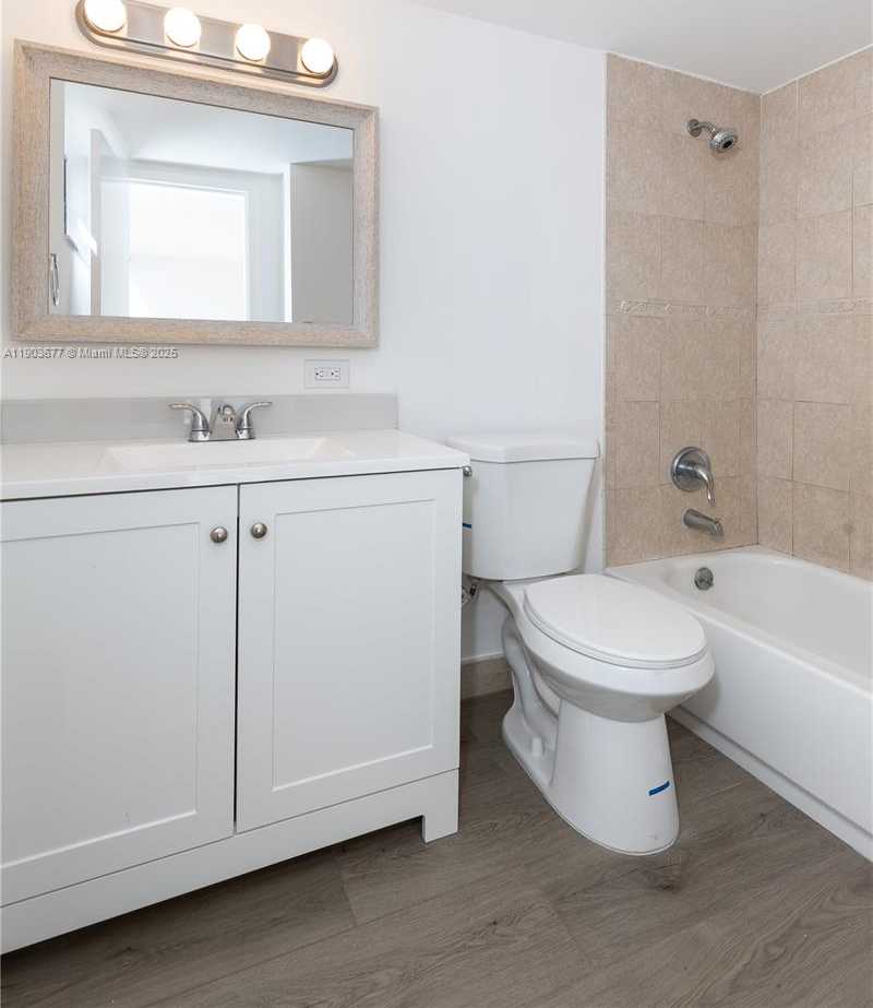 Small Image of 17011 NORTH BAY RD #919, Sunny Isles Beach Number 11