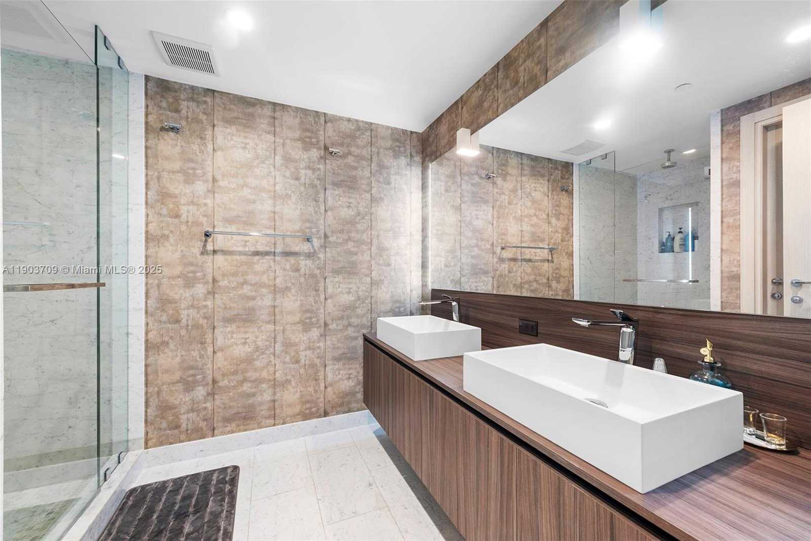 Imagen de Pequeño Objeto