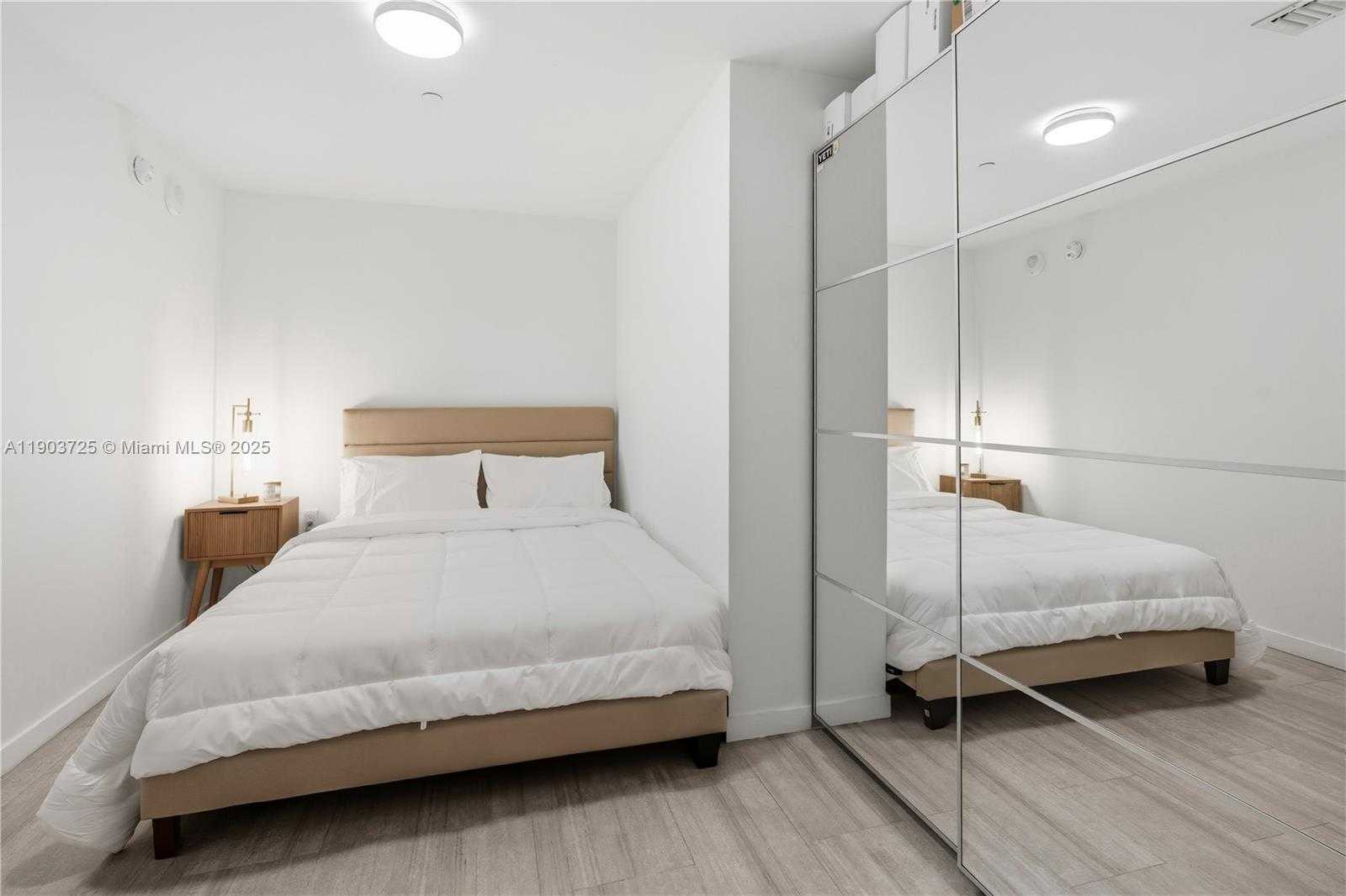 Imagen de Pequeño Objeto