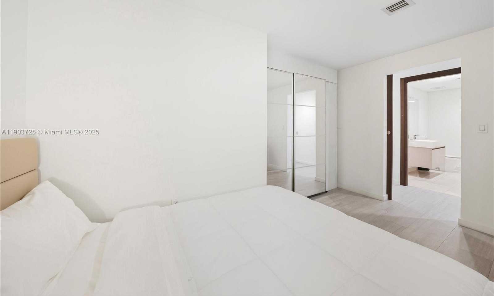 Imagen de Pequeño Objeto