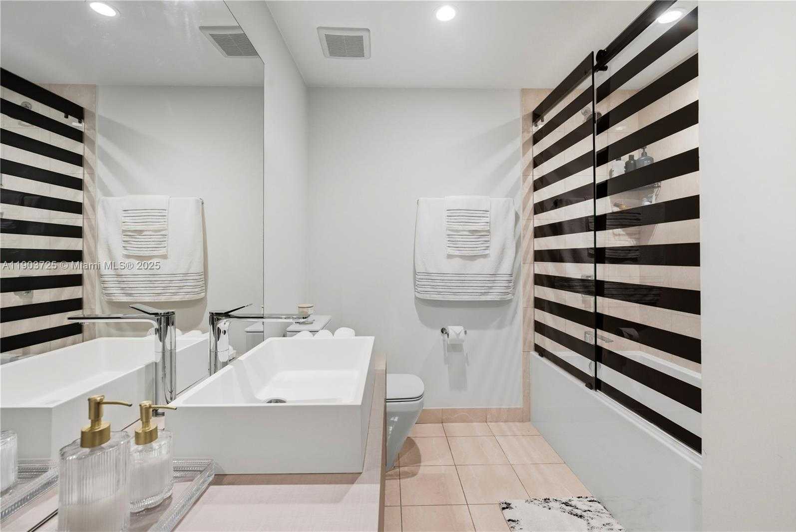 Imagen de Pequeño Objeto