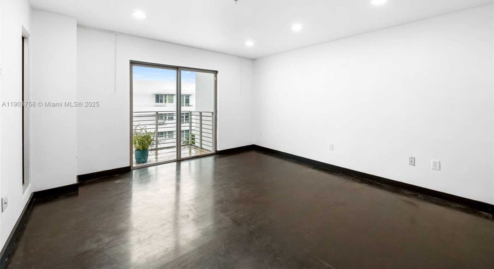 Small Image of 7744 COLLINS AVE #20, Miami Beach Number 16