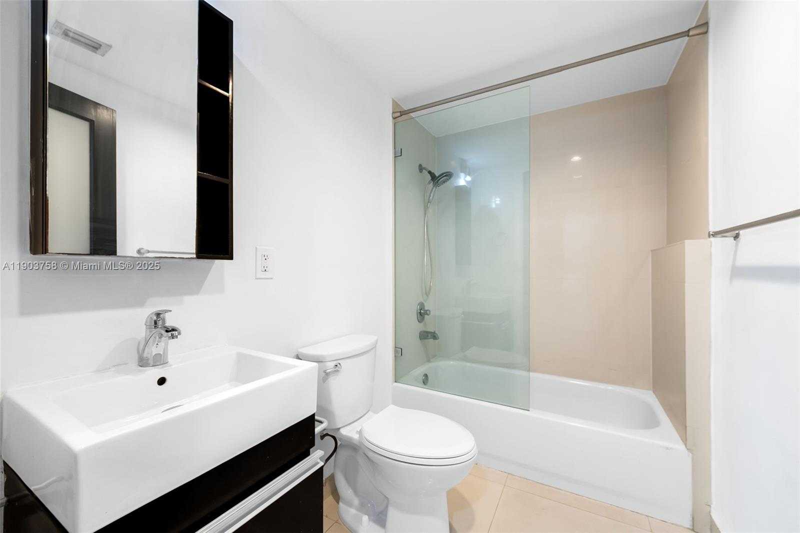 Small Image of 7744 COLLINS AVE #20, Miami Beach Number 18