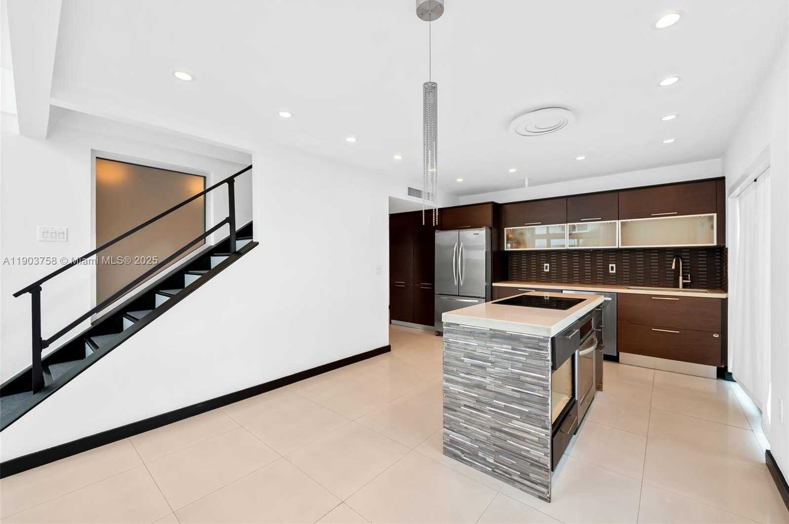 Small Image of 7744 COLLINS AVE #20, Miami Beach Number 6