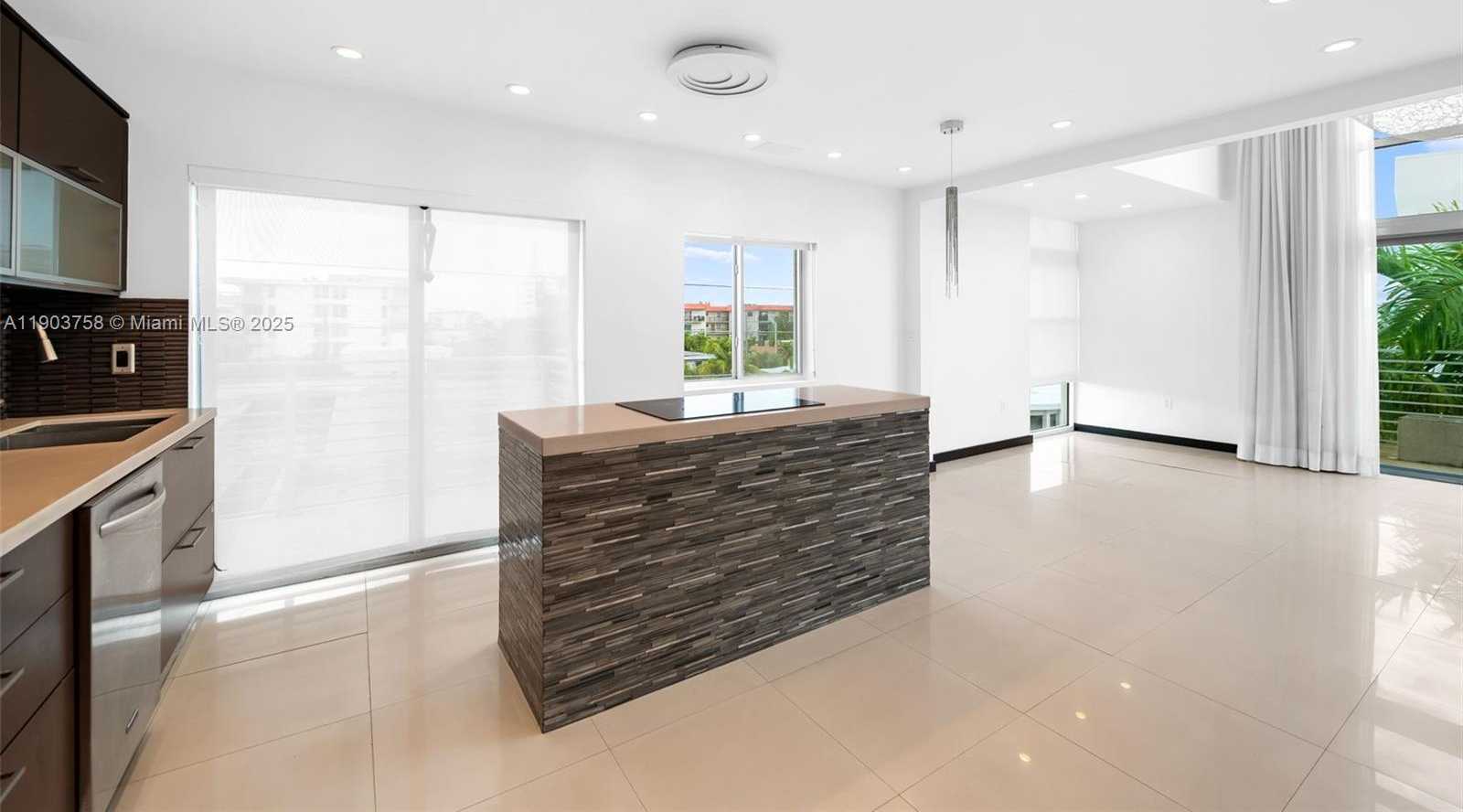 Small Image of 7744 COLLINS AVE #20, Miami Beach Number 8