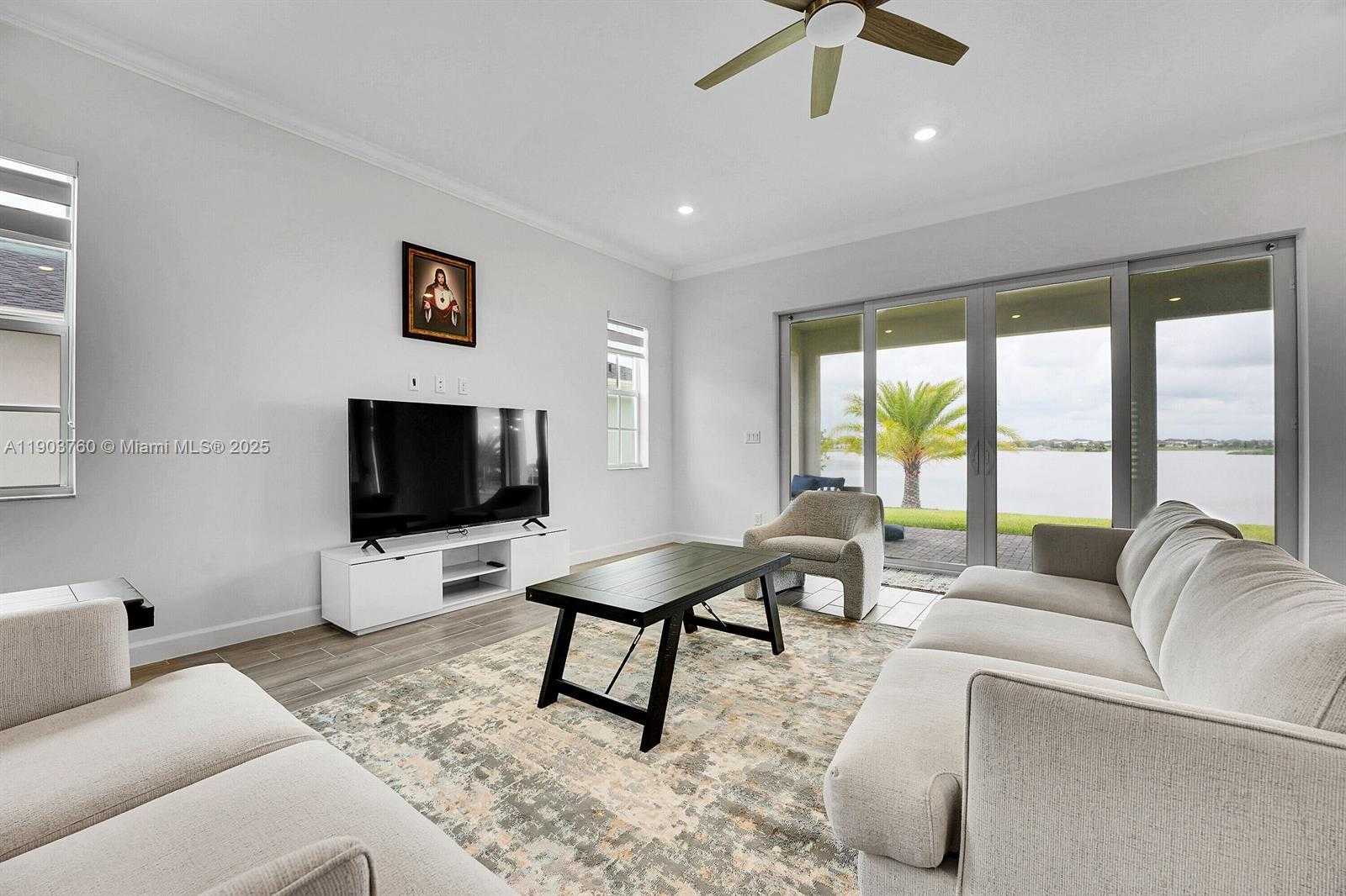 Imagen de Pequeño Objeto