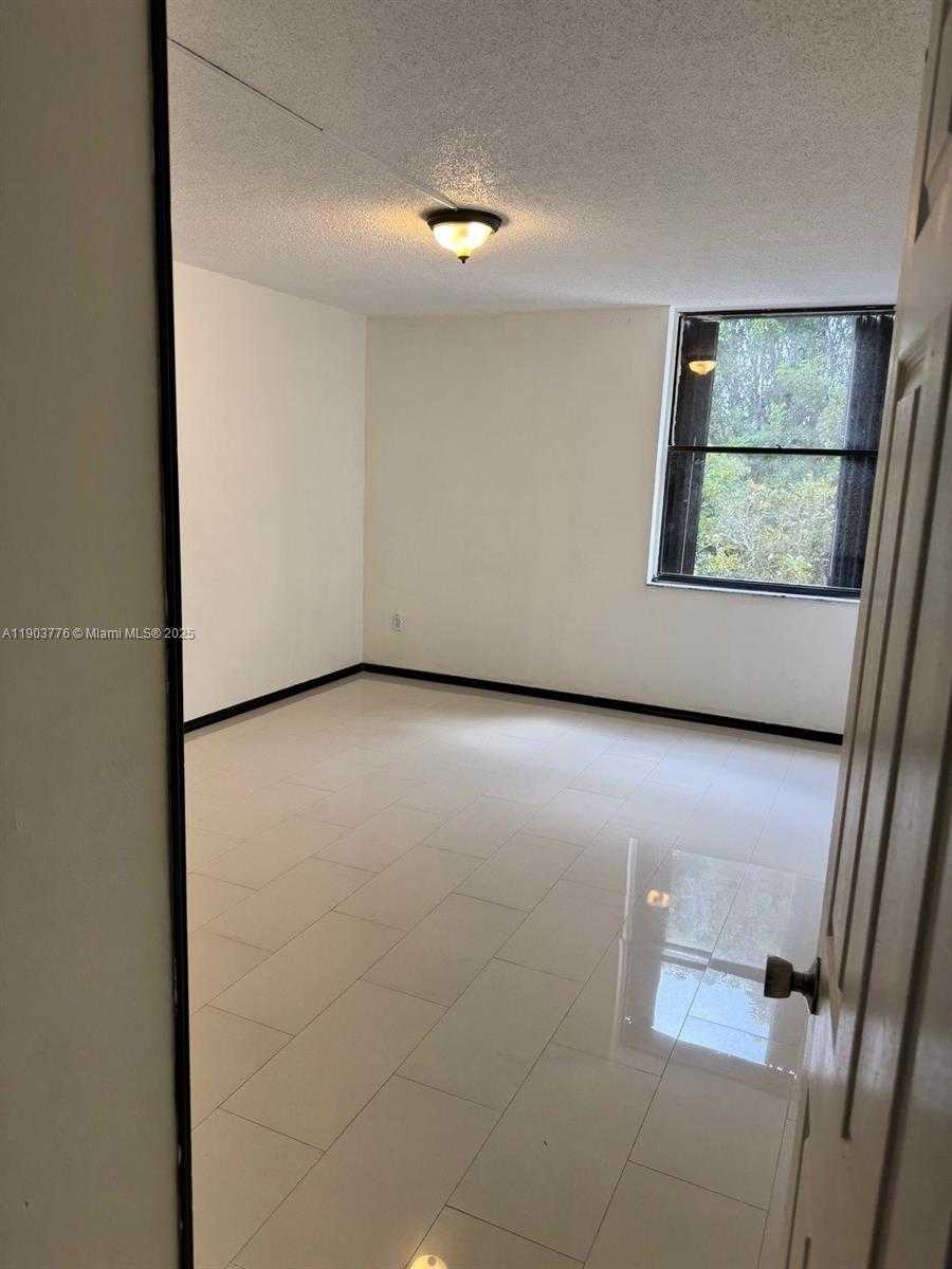 Small Image of 14301 NORTH KENDALL DR #404B, Miami Number 10