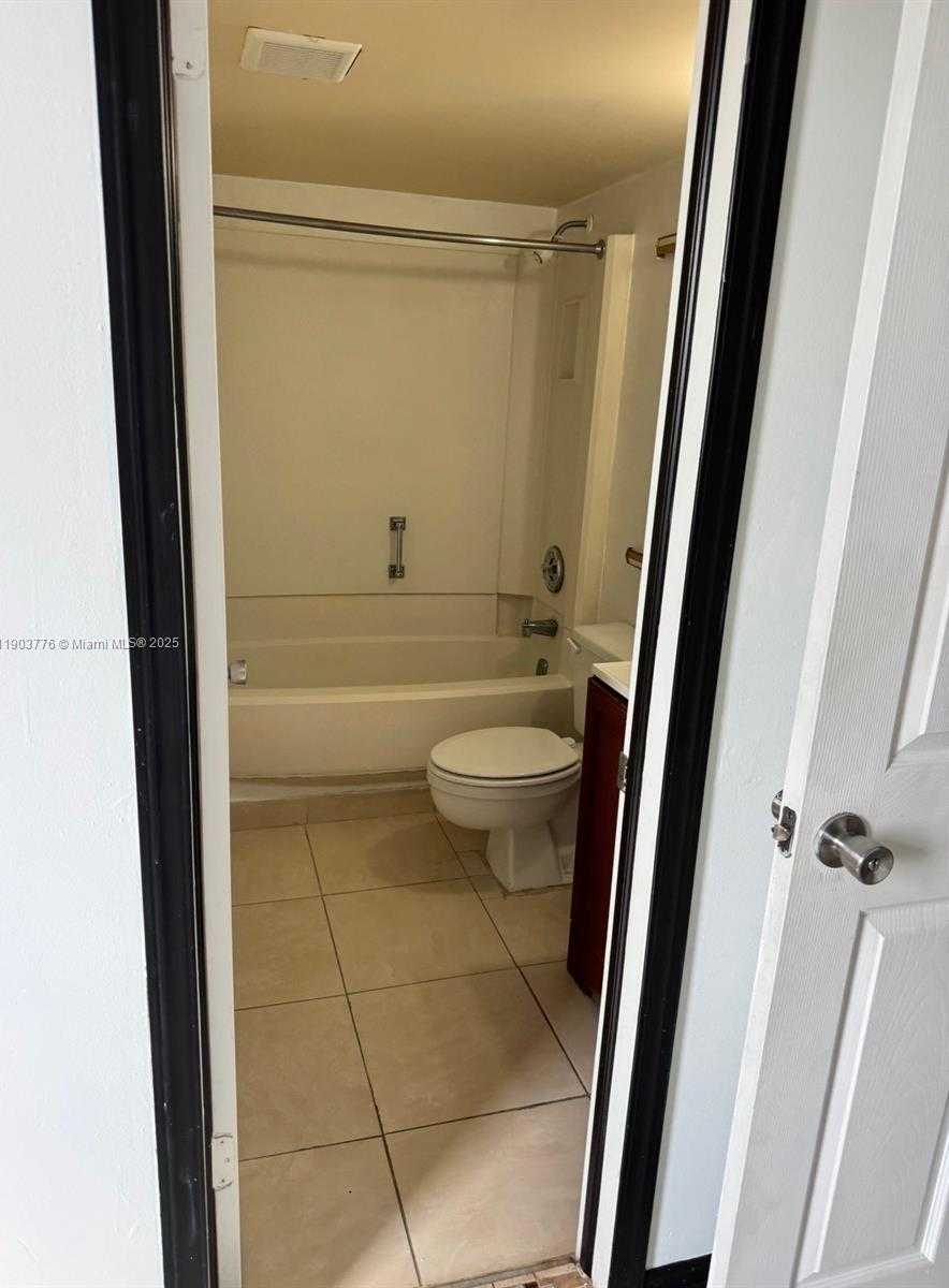 Small Image of 14301 NORTH KENDALL DR #404B, Miami Number 7