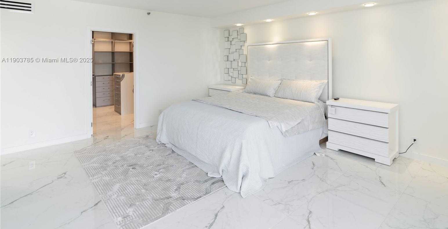 Small Image of 19707 TURNBERRY WAY #18K, Aventura Number 22