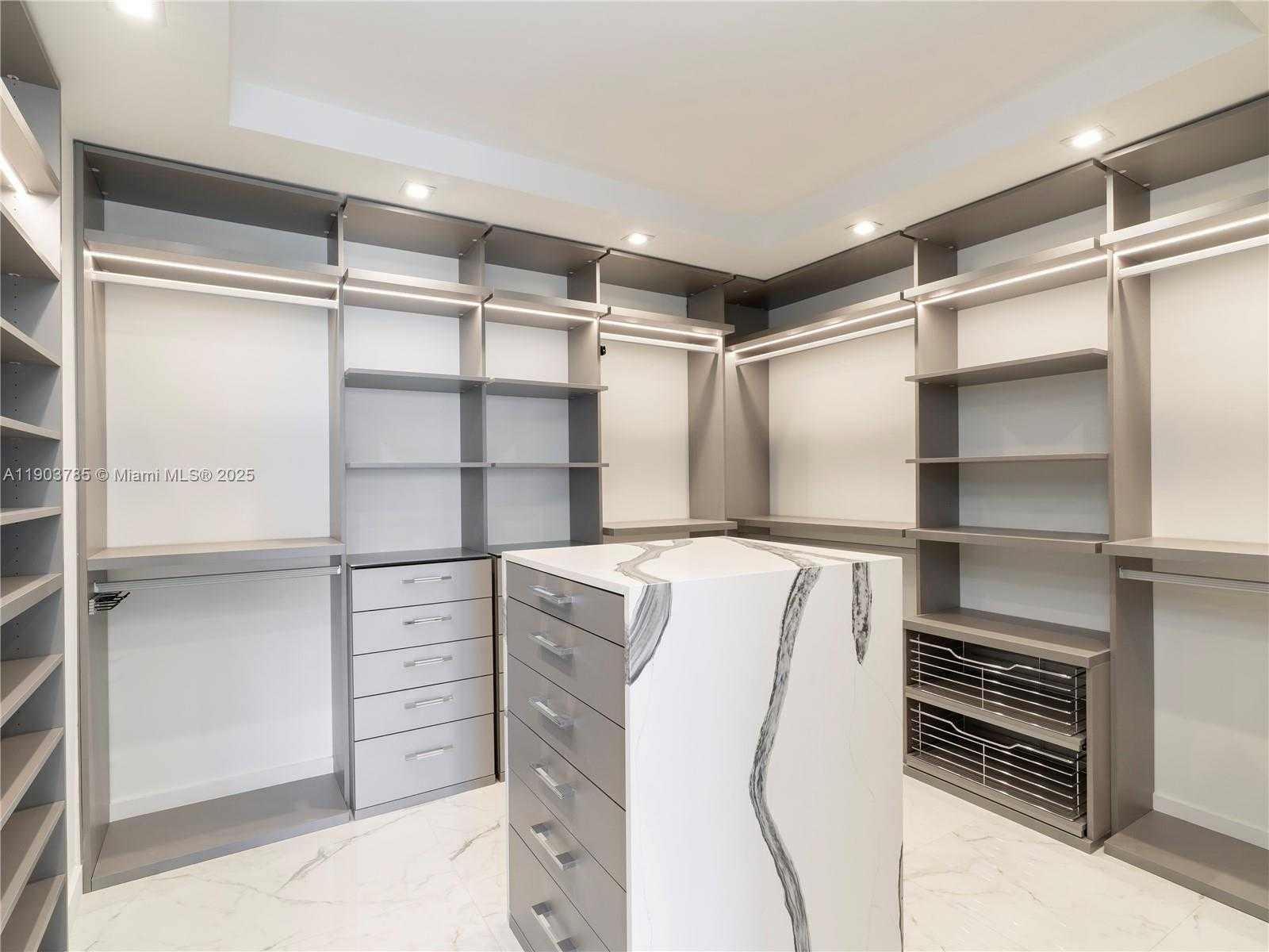 Small Image of 19707 TURNBERRY WAY #18K, Aventura Number 23