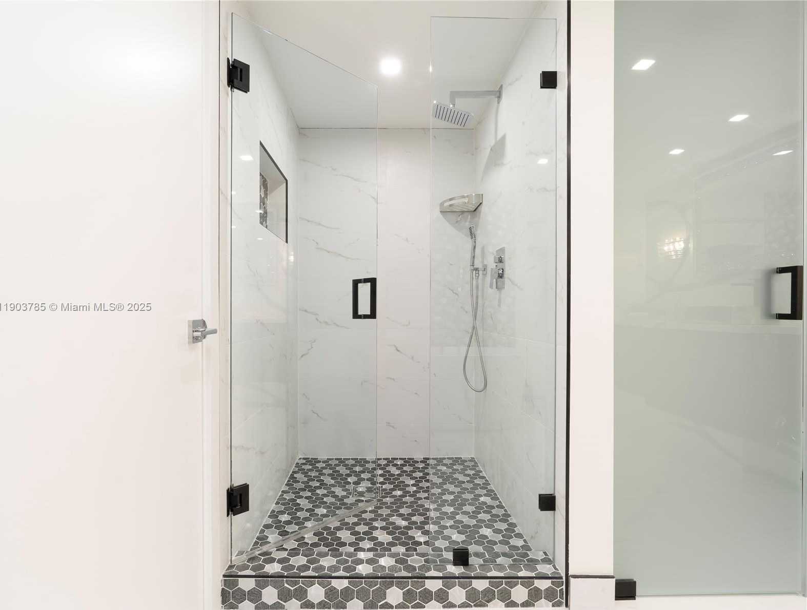 Small Image of 19707 TURNBERRY WAY #18K, Aventura Number 26