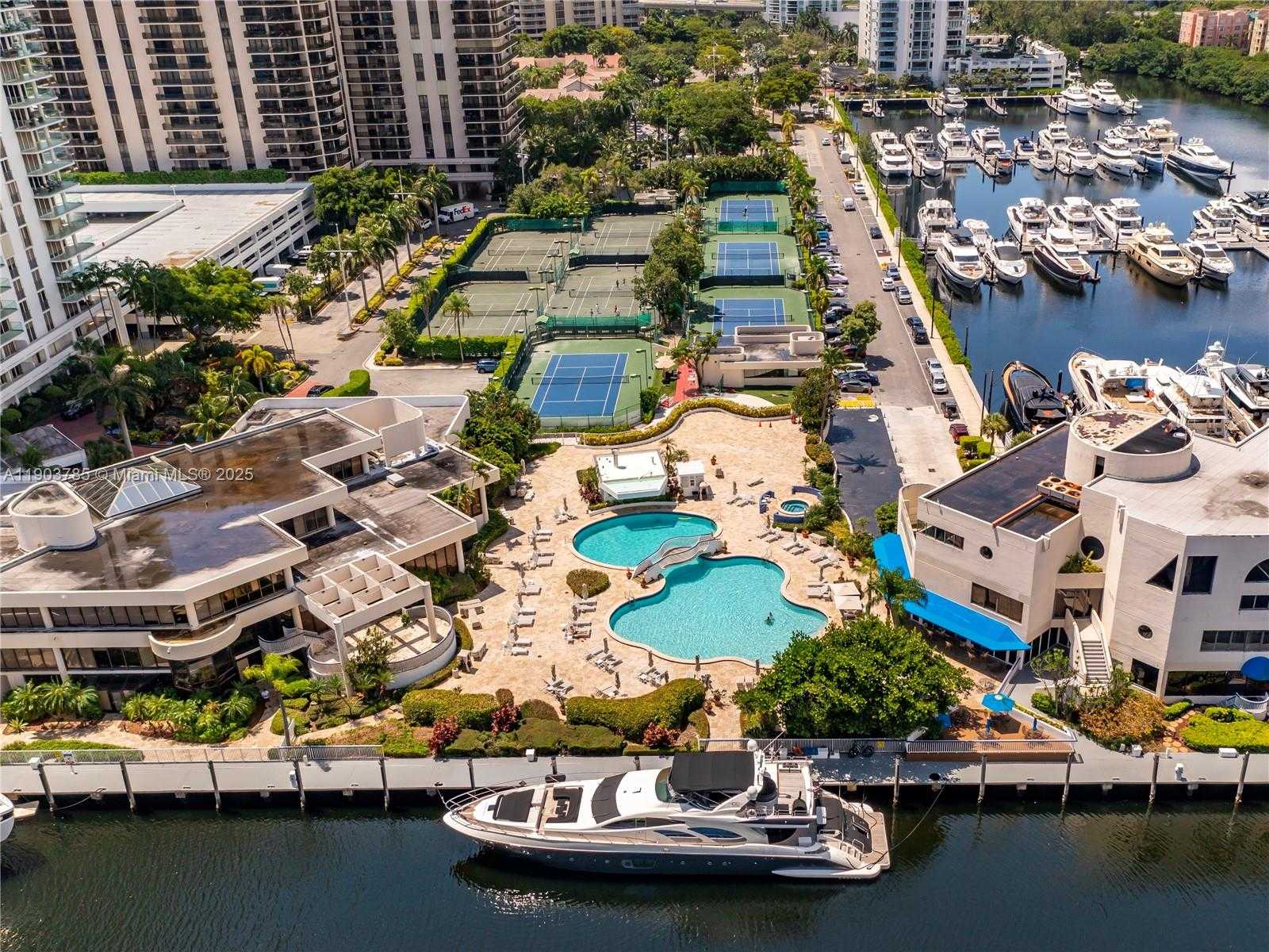 Small Image of 19707 TURNBERRY WAY #18K, Aventura Number 30