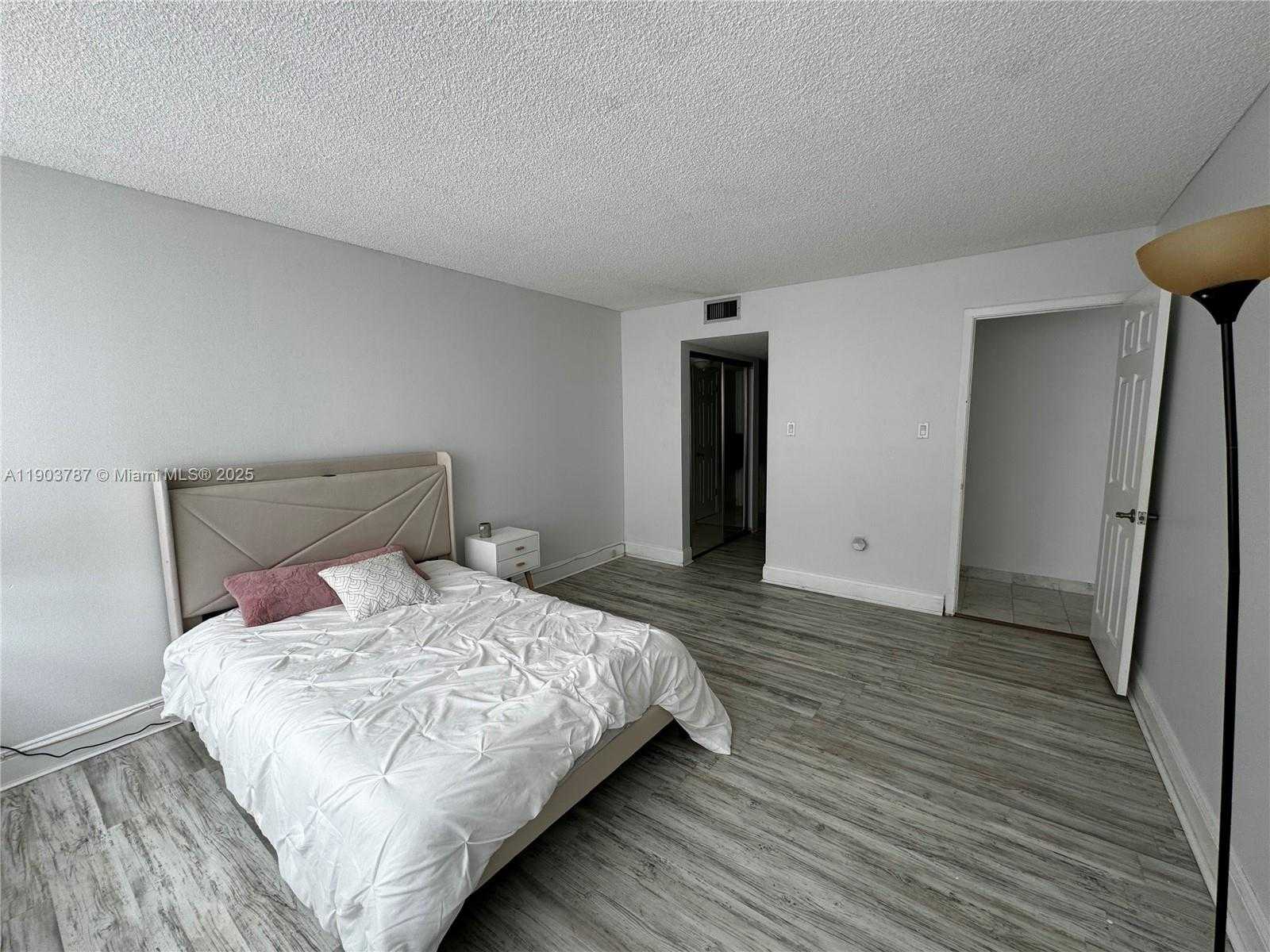Small Image of 18061 BISCAYNE BLVD #1203, Aventura Number 22