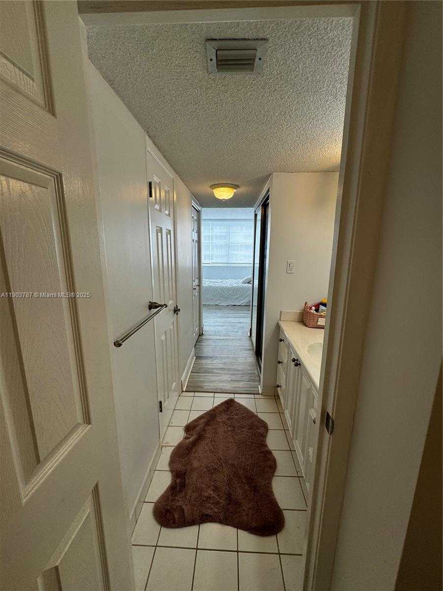 Small Image of 18061 BISCAYNE BLVD #1203, Aventura Number 28