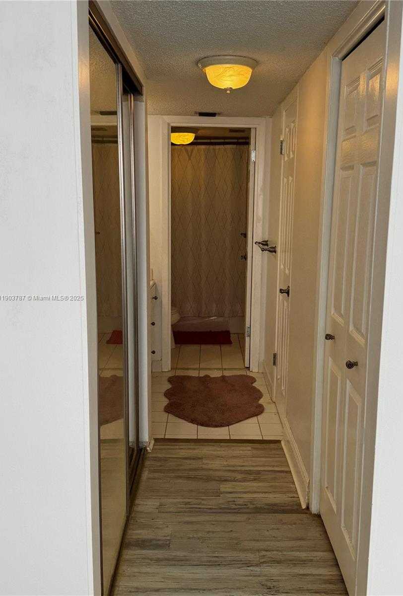 Small Image of 18061 BISCAYNE BLVD #1203, Aventura Number 29