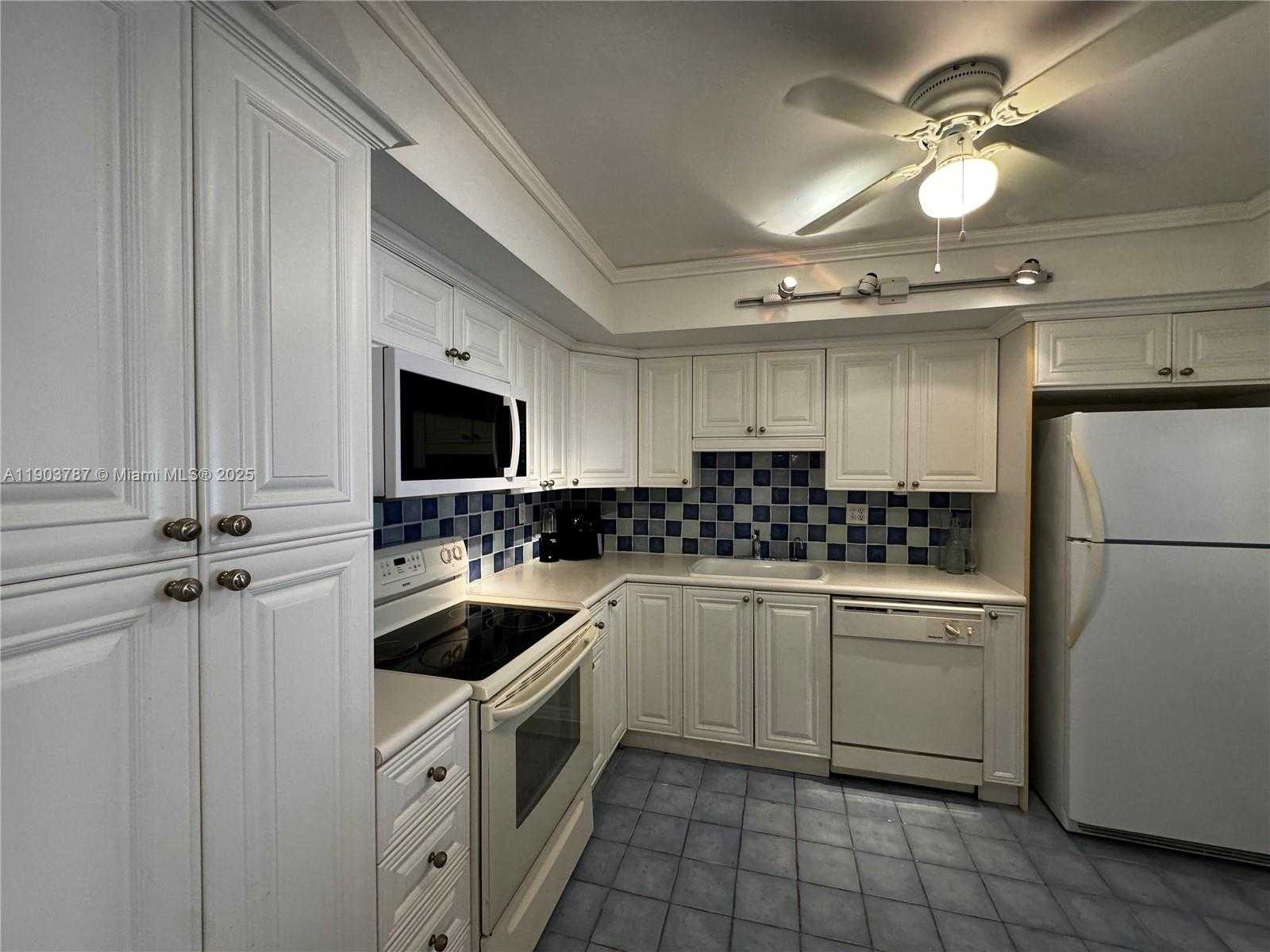 Small Image of 18061 BISCAYNE BLVD #1203, Aventura Number 34