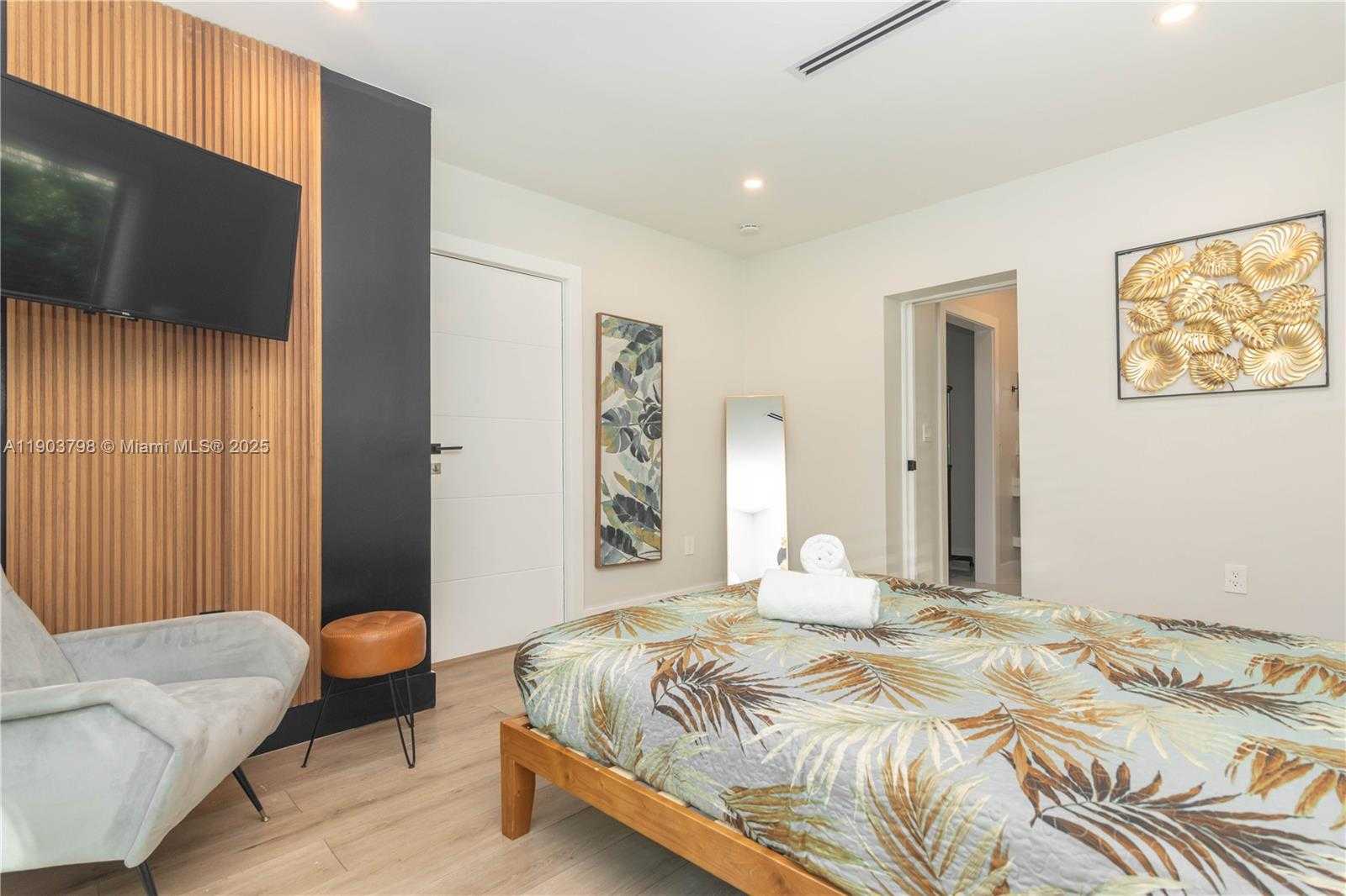 Small Image of 2360 SOUTH WEST 12TH ST, Miami Number 25