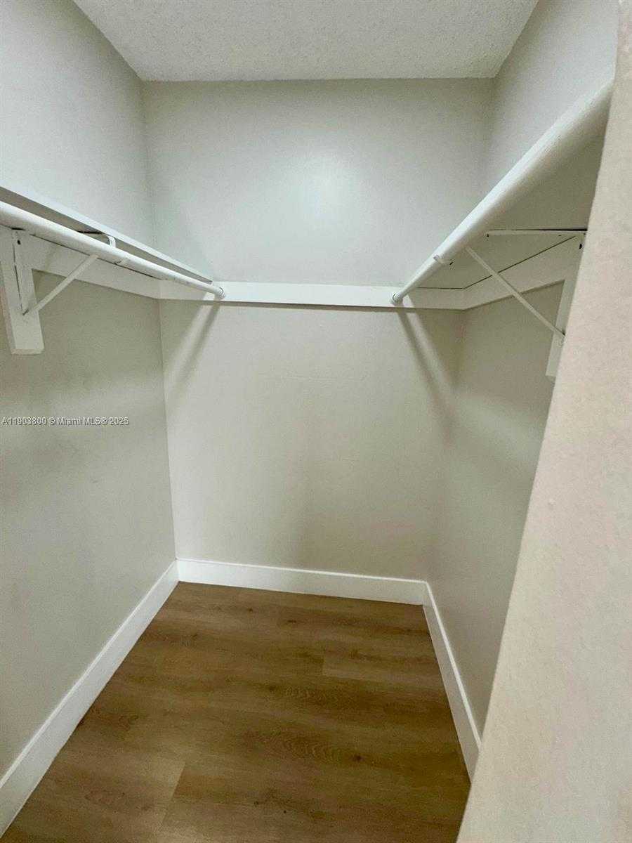 Small Image of 1720 CLEVELAND ST #203W, Hollywood Number 11